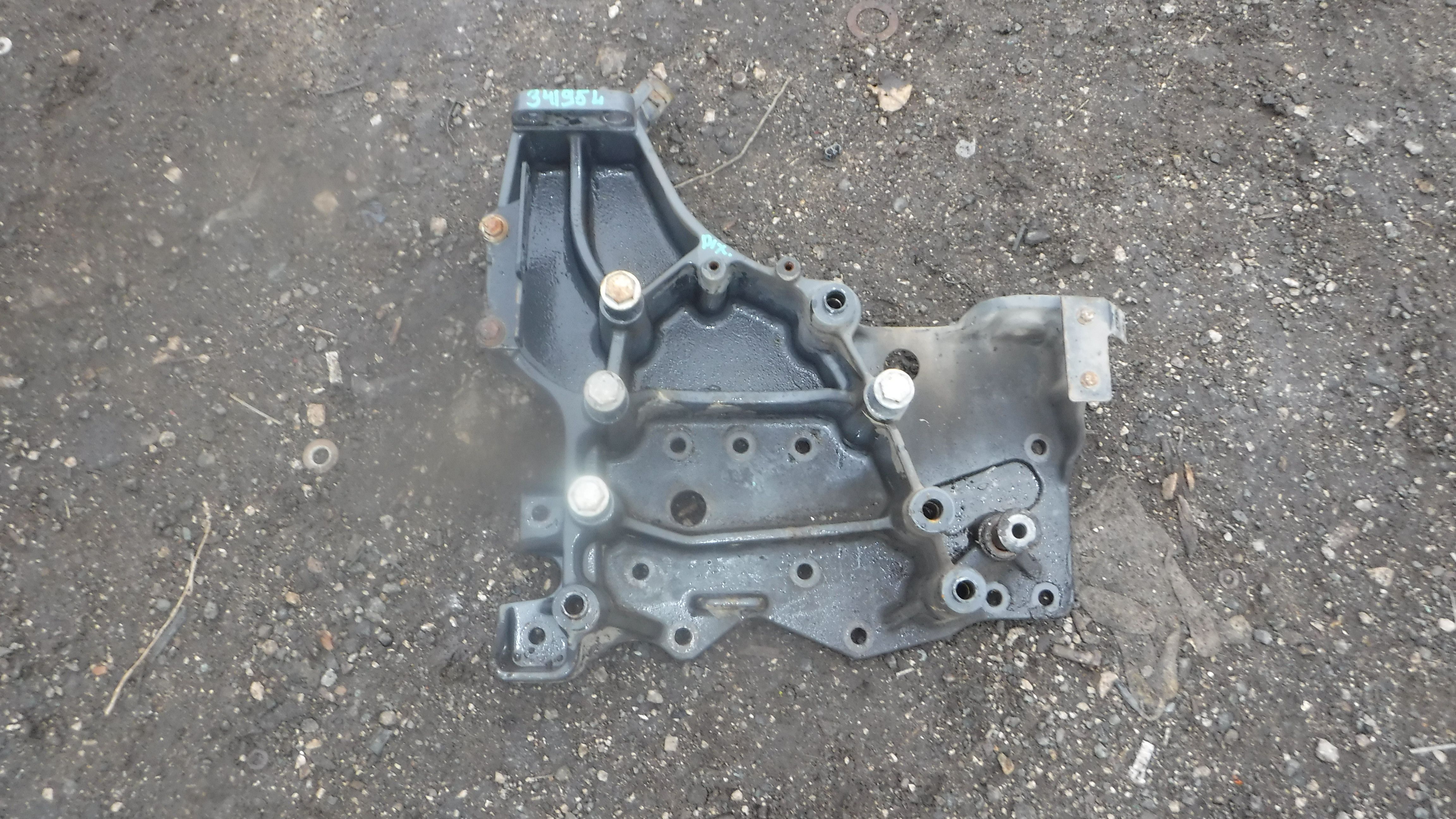 Кронштейн траверсы двигателя правый 5010532514 Renault Magnum DXI12 2005